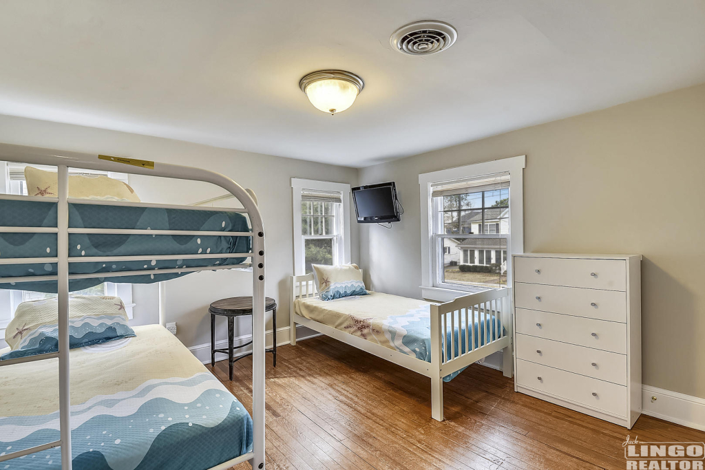 upper+level-bedroom-_dsc7876 108 LAUREL STREET  Rental Property