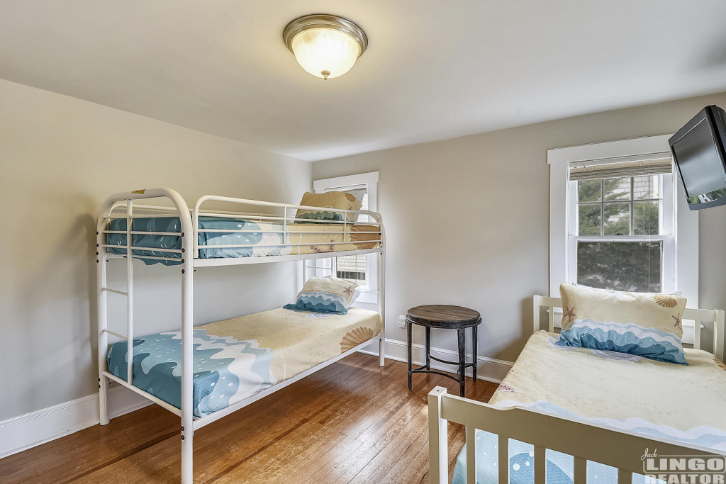 upper+level-bedroom-_dsc7881 108 LAUREL STREET  Rental Property