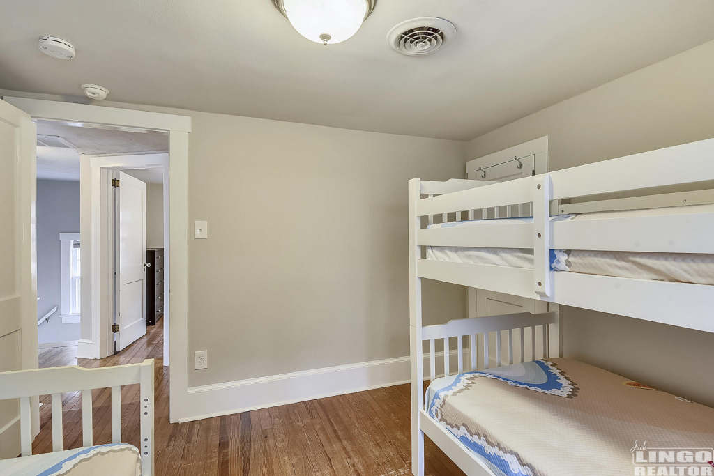 upper+level-bedroom-_dsc7896 108 LAUREL STREET  Rental Property