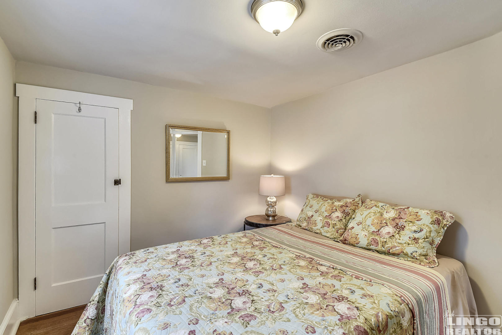 upper+level-bedroom-_dsc7951 108 LAUREL STREET  Rental Property