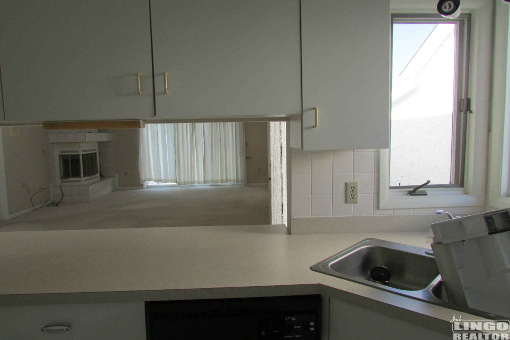 kitchen-to-livingroom 11 HUNTERS POINTE Rental Property