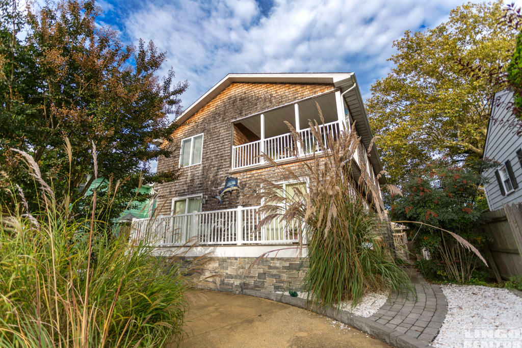 8M8A6348-HDR-107cclub-web 107 COUNTRY CLUB DRIVE  Rental Property