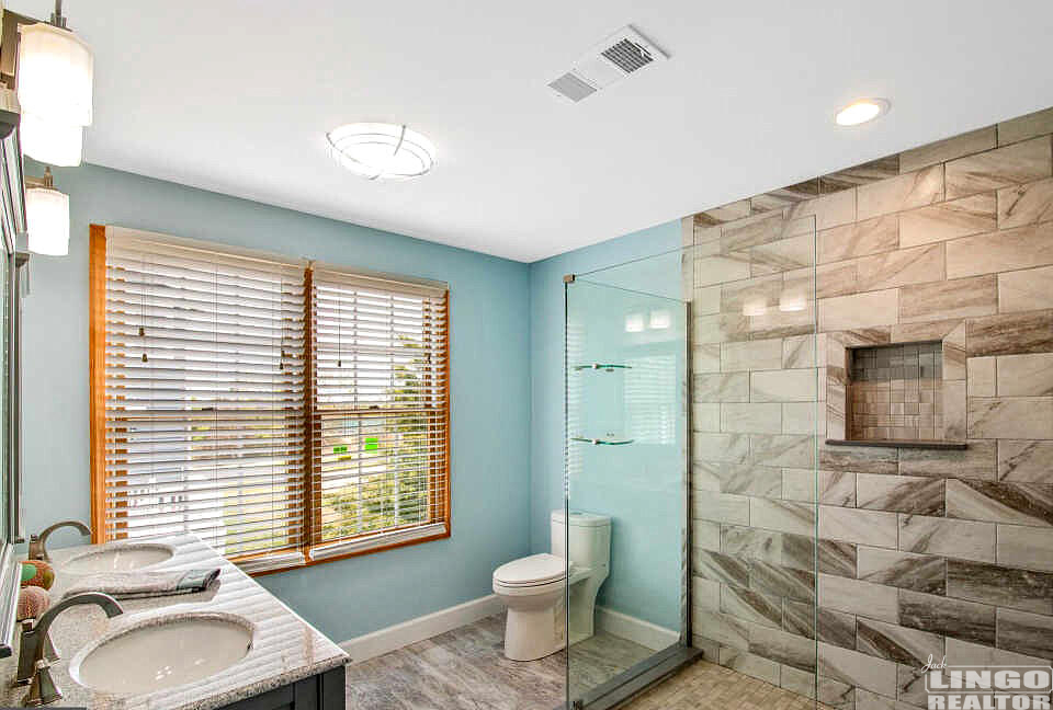 bathroom+4 14 Texas Avenue Rental Property