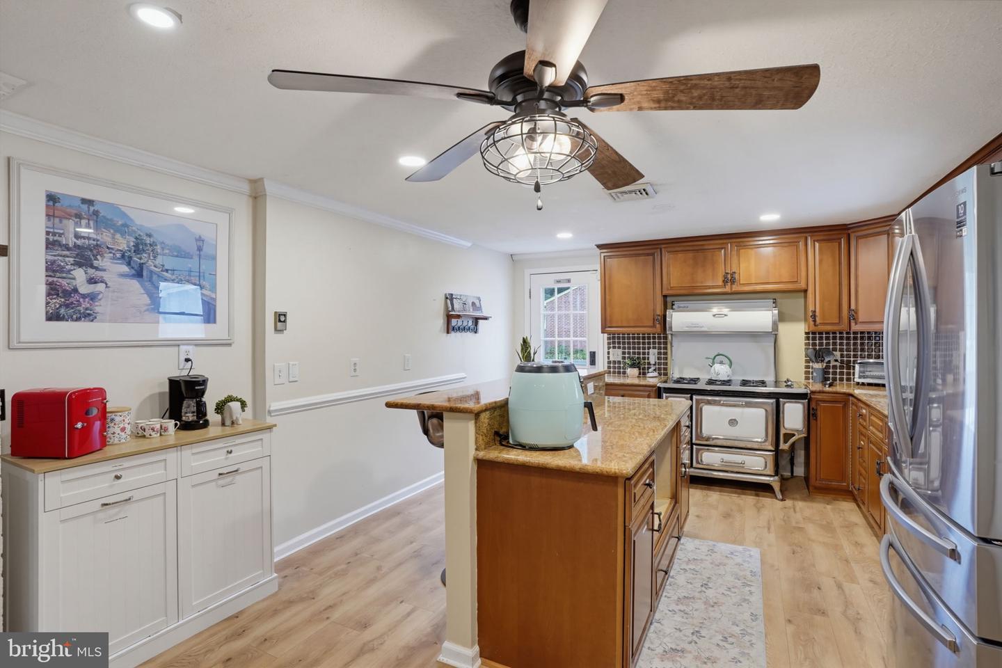 listing image