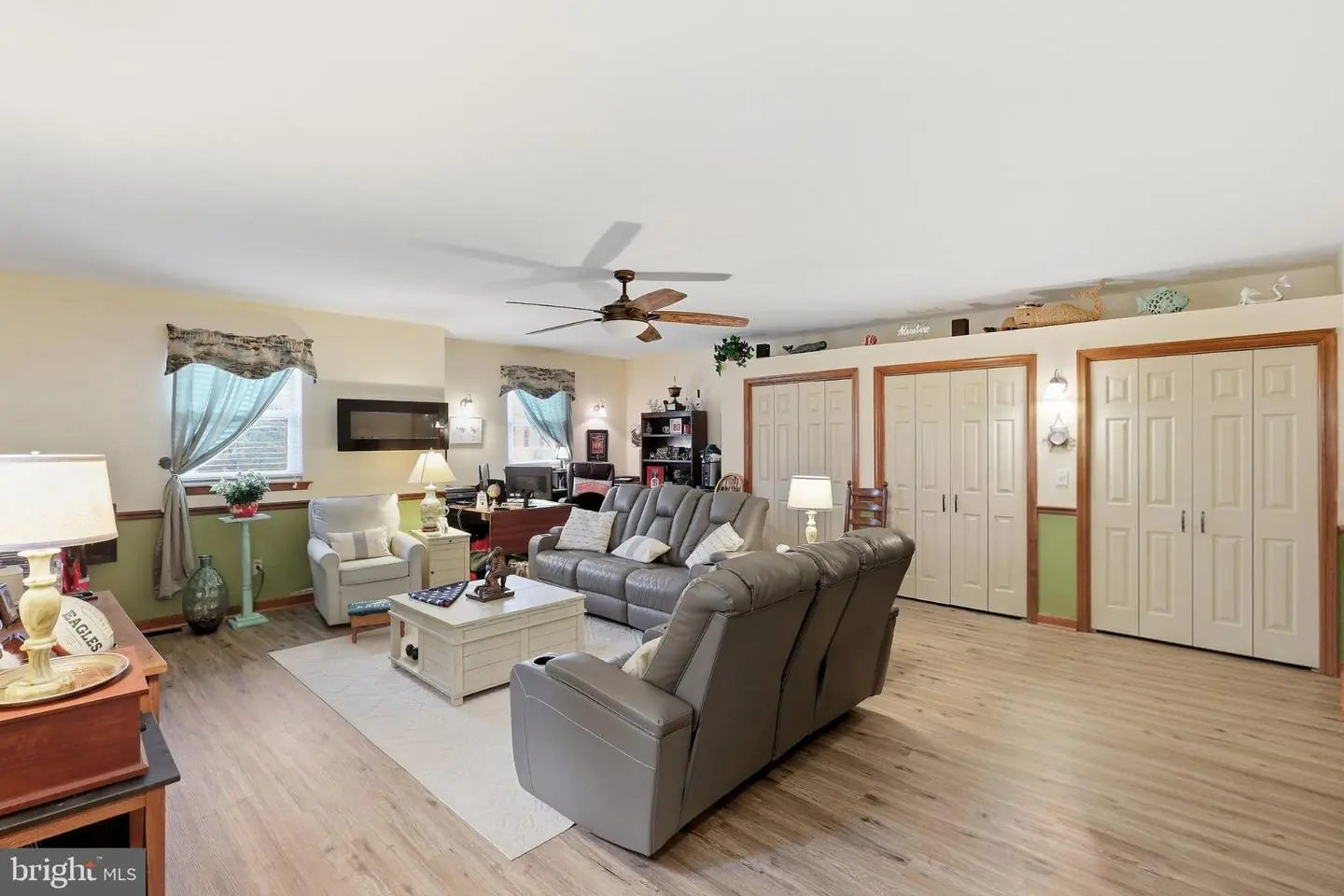 listing image