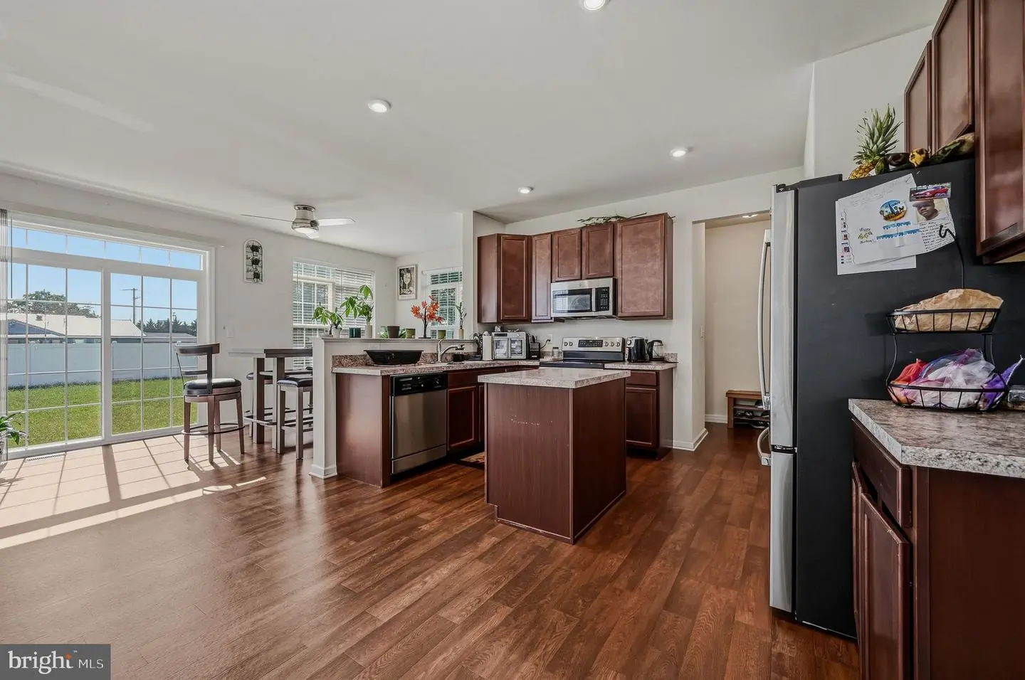 listing image