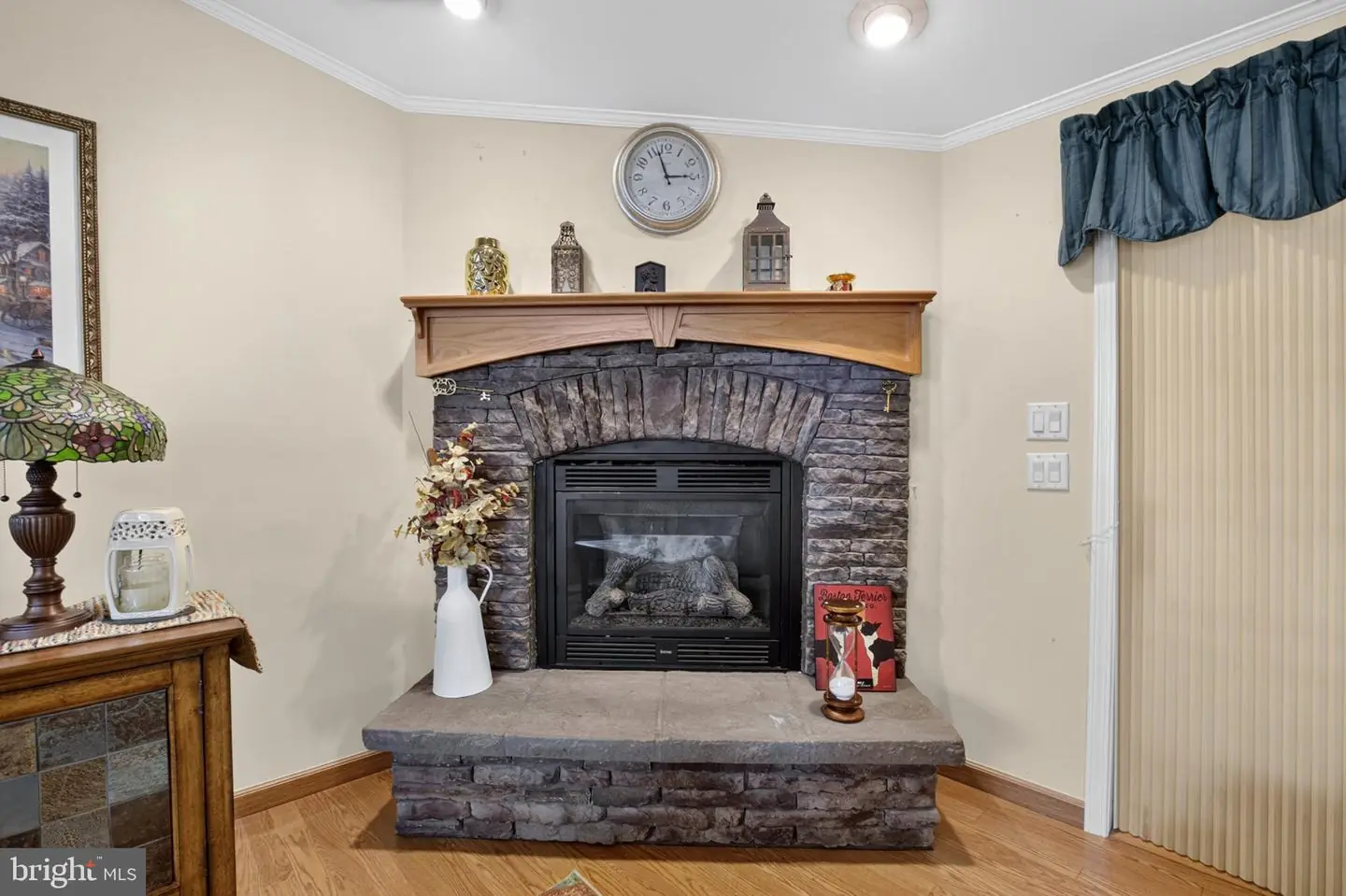 listing image