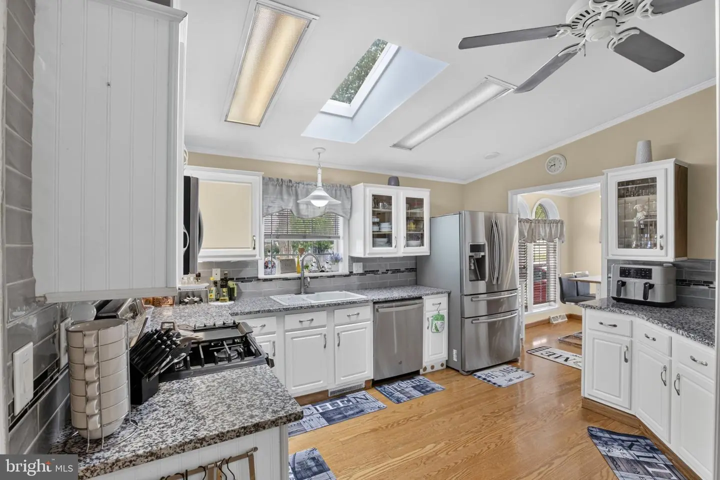 listing image