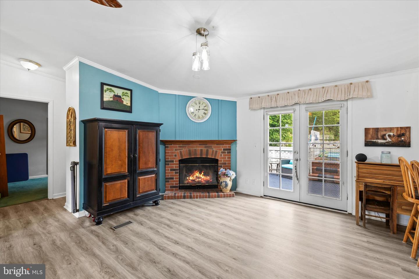 listing image