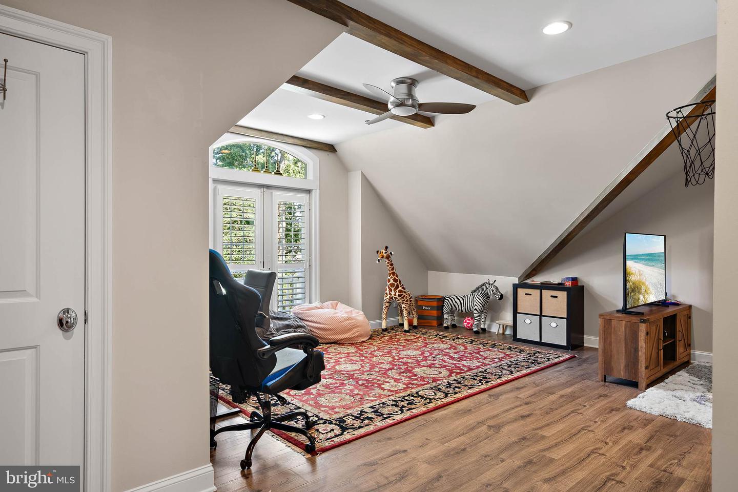 listing image