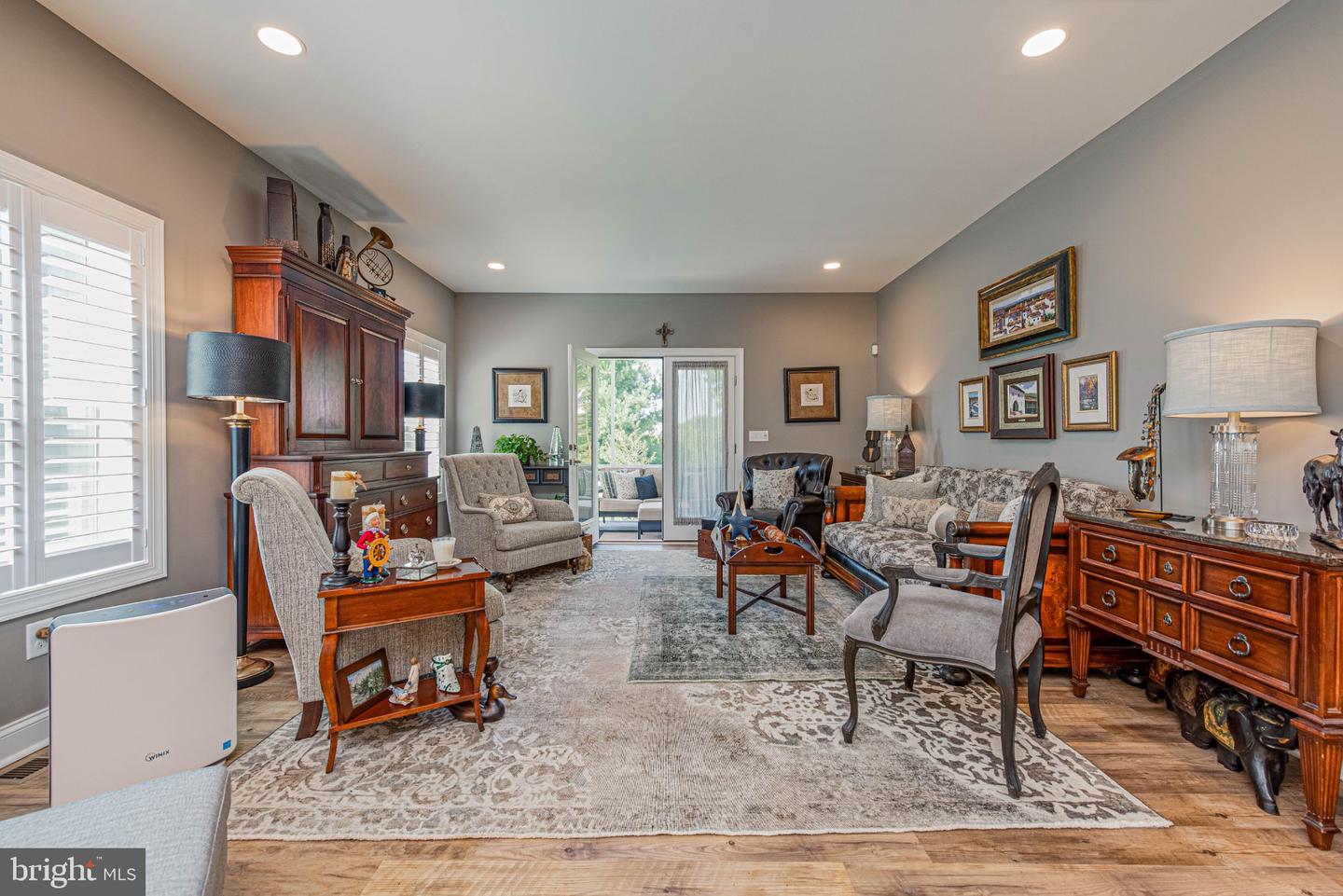 listing image