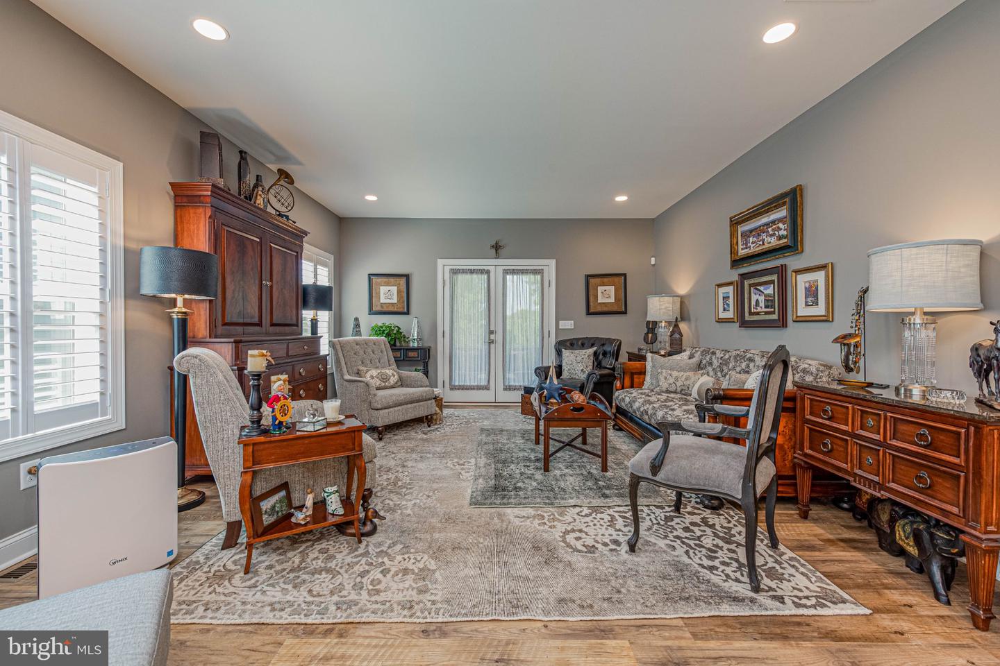 listing image