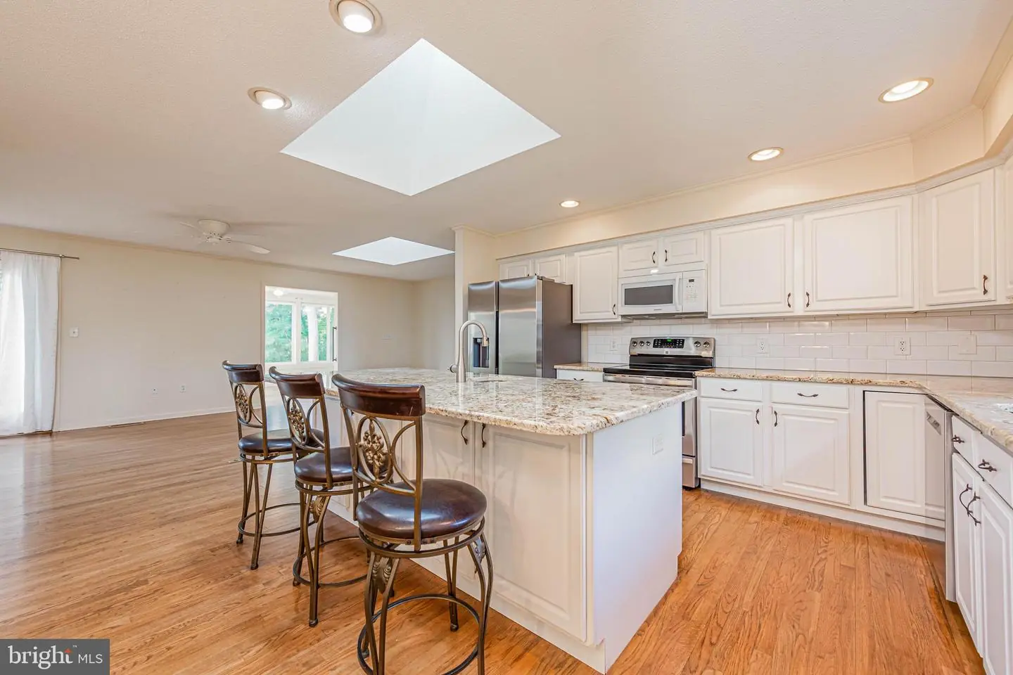 listing image
