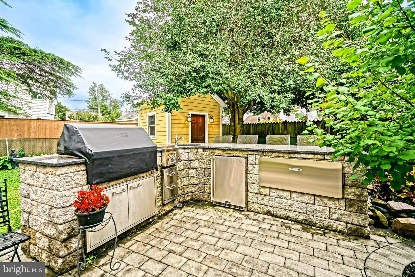 listing image