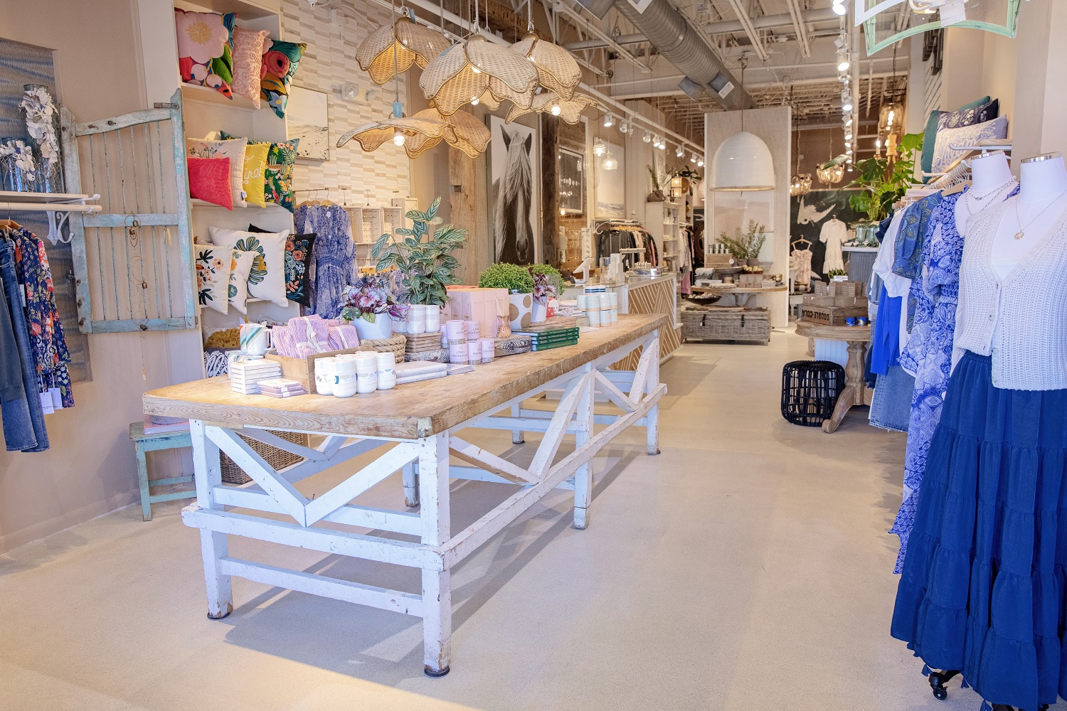SHOP WOMEN'S CLOTHING, ACCESSORIES, AND HOME GOODS IN DOWNTOWN