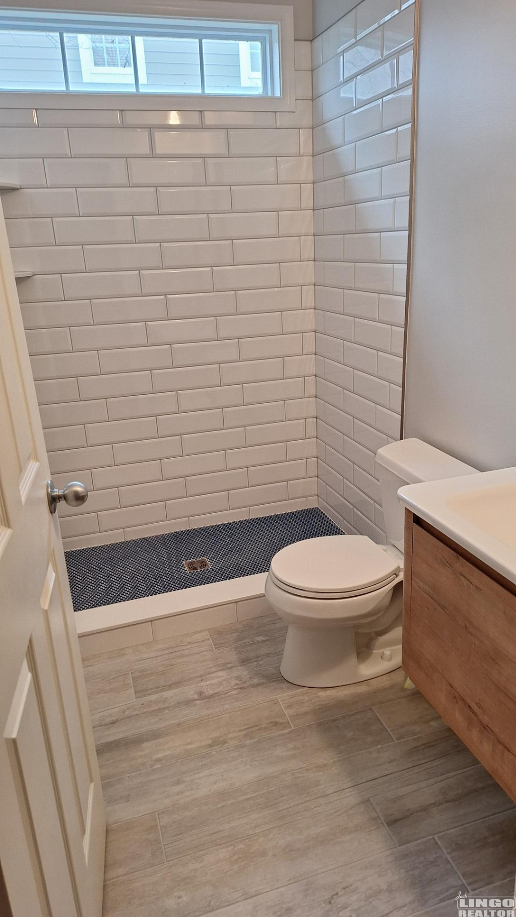 5576197212753904791 6 MAASS LANE  Rental Property