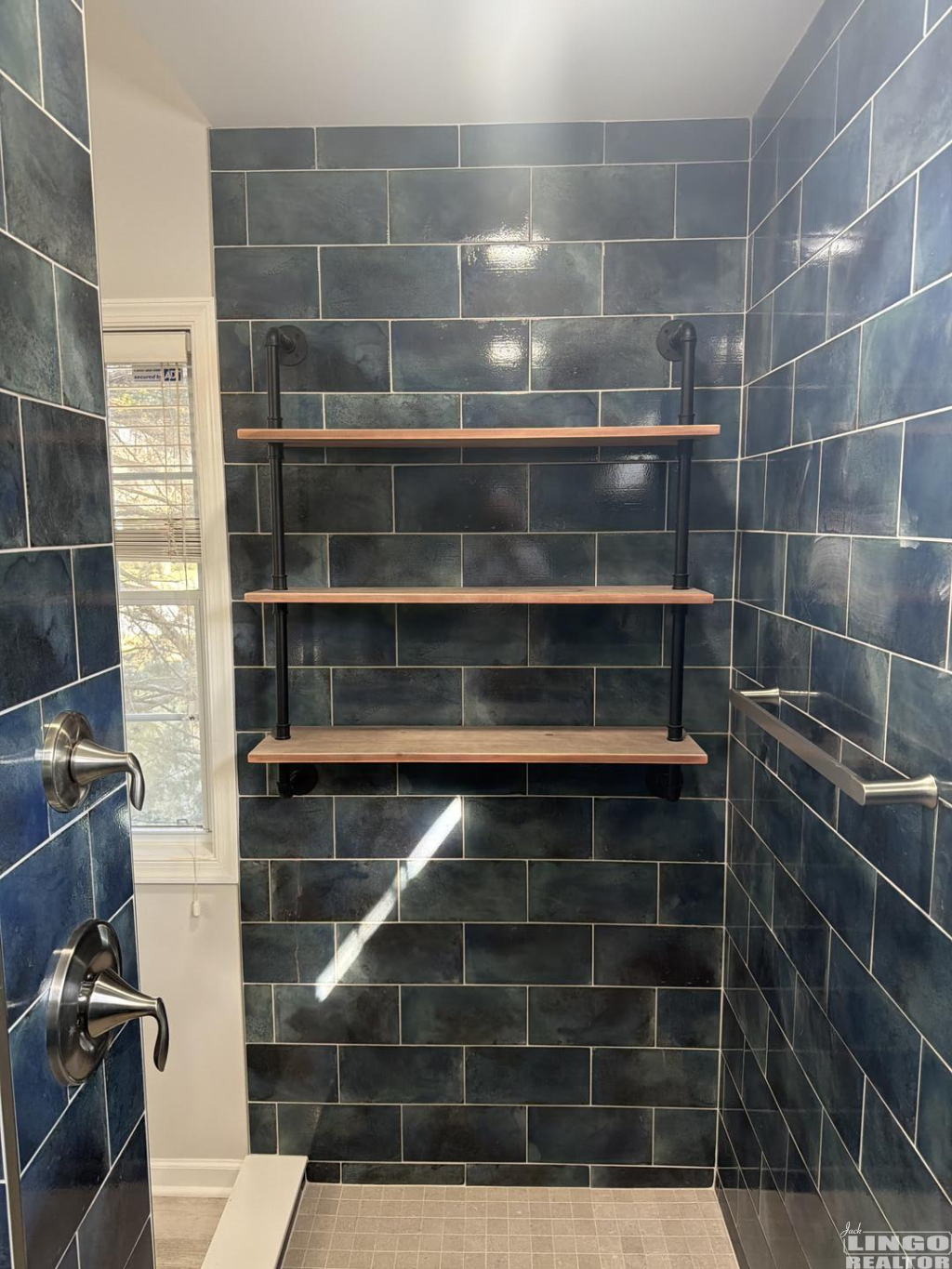 7013882791021651109 6 MAASS LANE  Rental Property