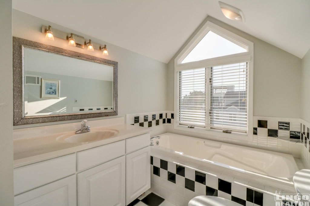 32beachbath 32 BEACH AVENUE  Rental Property