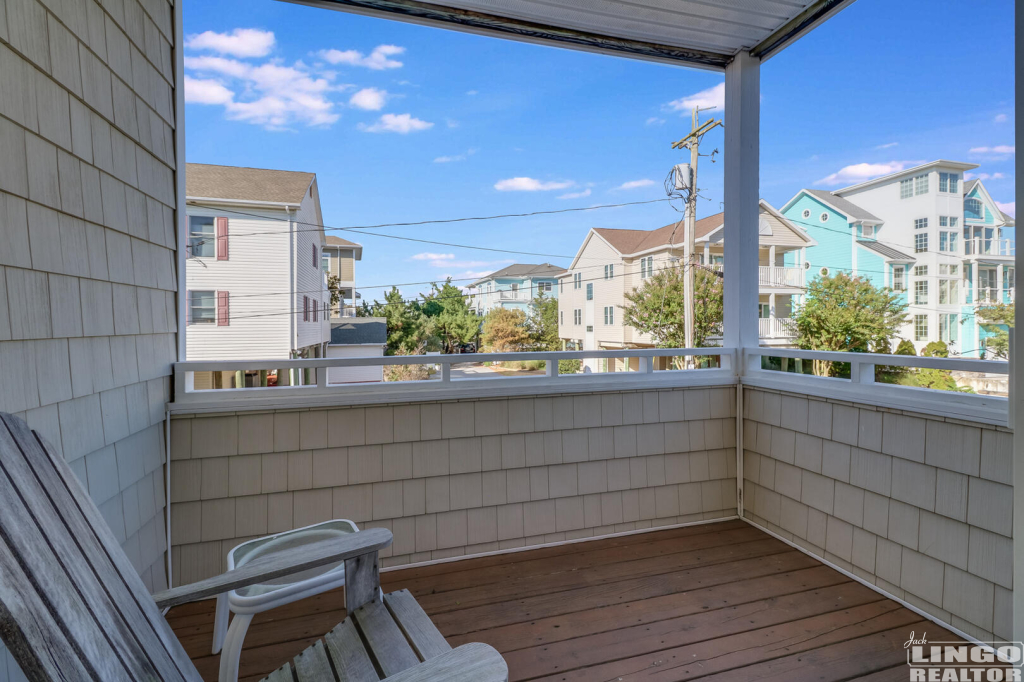 32beachopen+por 32 BEACH AVENUE  Rental Property