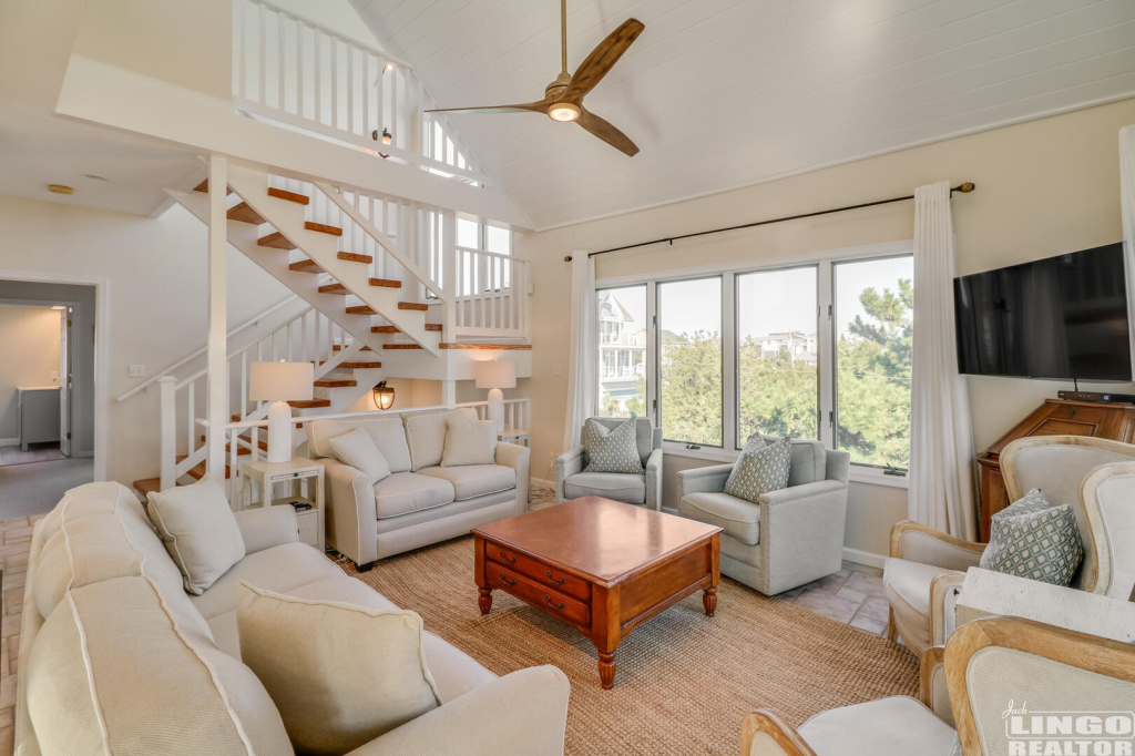 beach32lr9 32 BEACH AVENUE  Rental Property