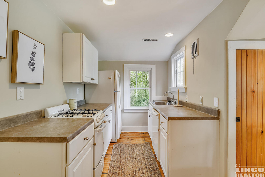 upper+level-kitchen-_dsc1556 119 NEW CASTLE STREET  Rental Property