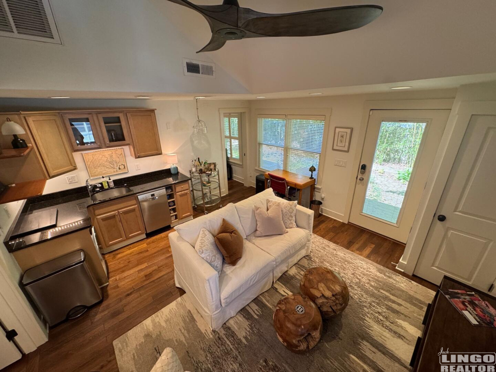 image5+(5) 164 HENLOPEN AVENUE #2  Rental Property
