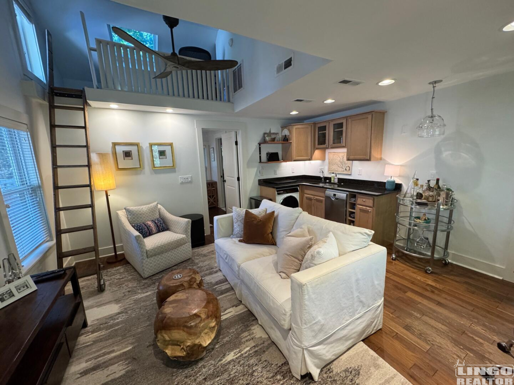 image6+(3) 164 HENLOPEN AVENUE #2  Rental Property