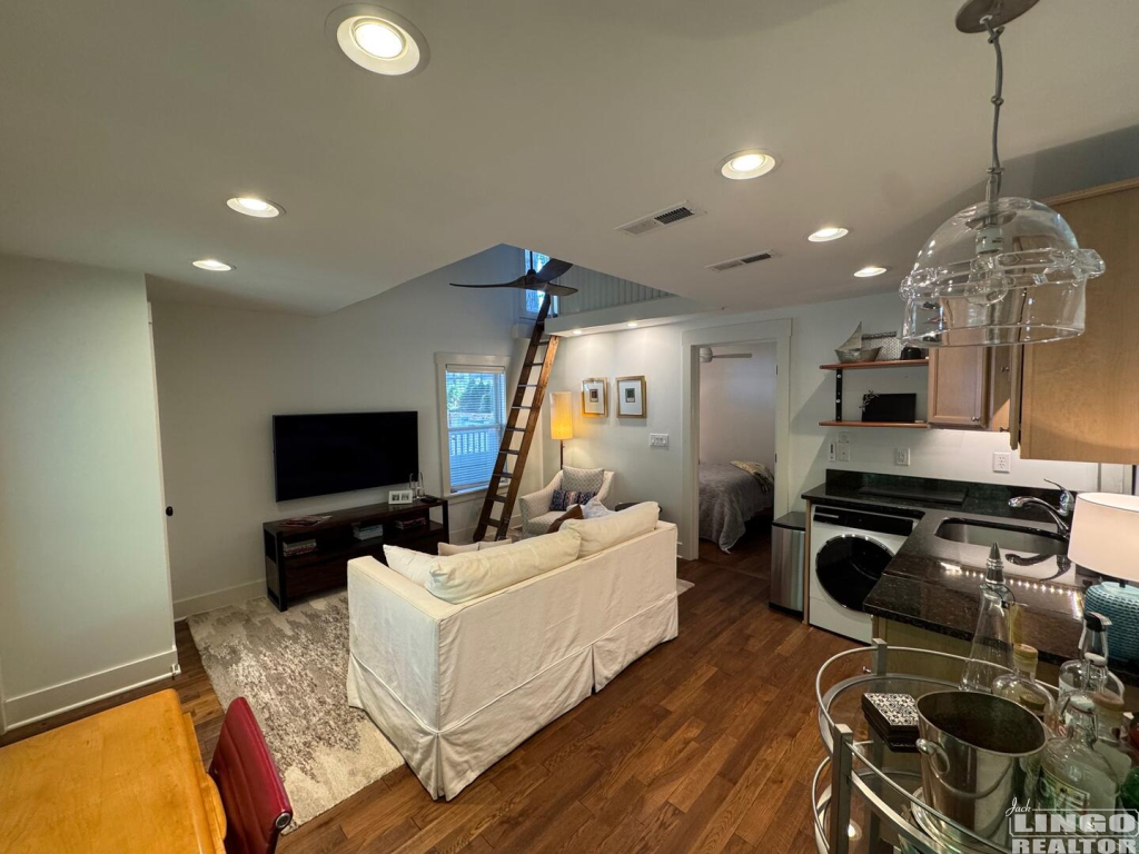 image7+(1) 164 HENLOPEN AVENUE #2  Rental Property