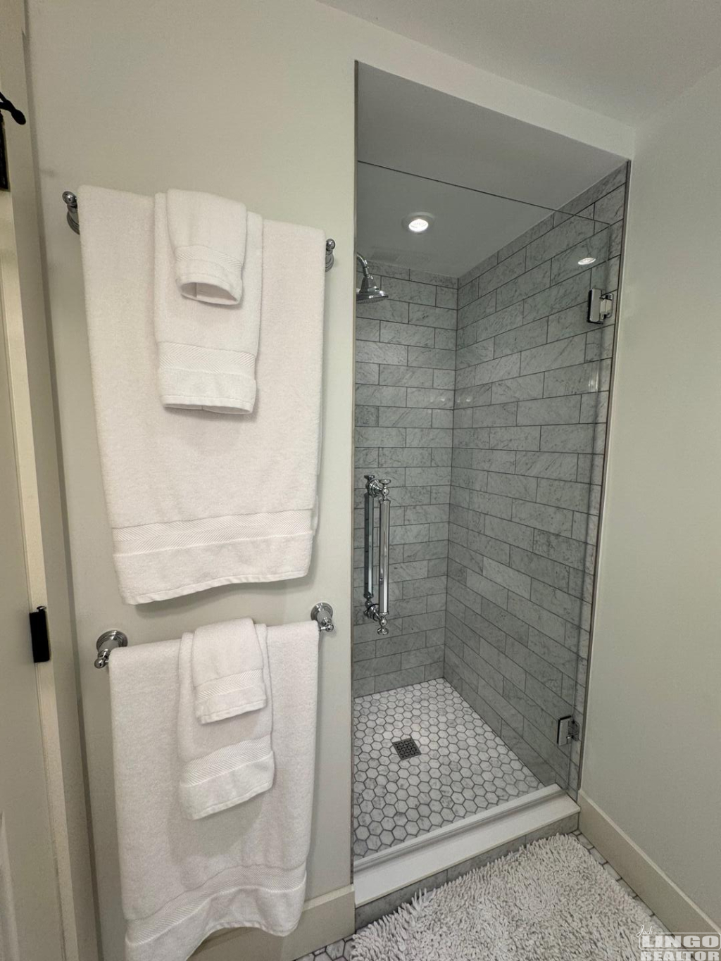 image8+(2) 164 HENLOPEN AVENUE #2  Rental Property