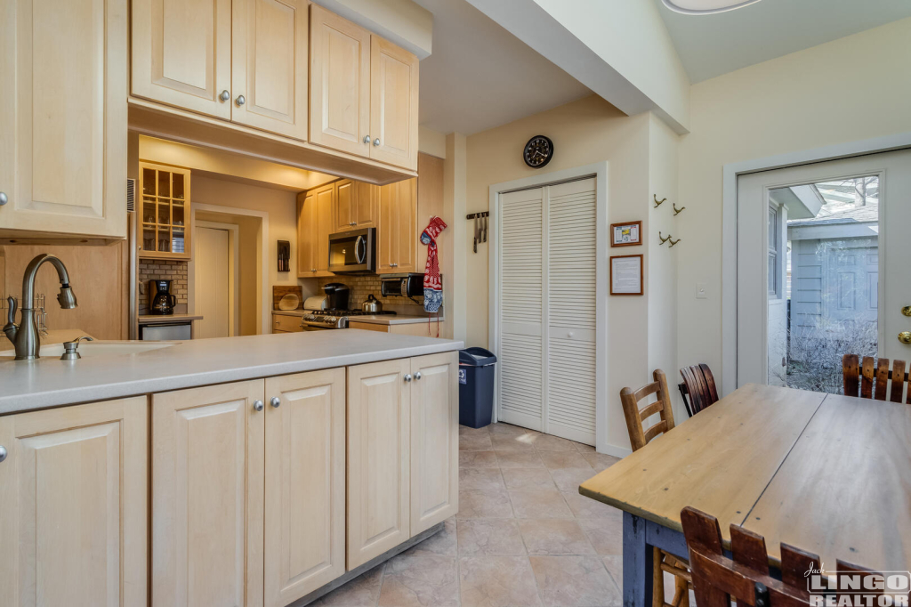 001_img_9197_546 77 OAK AVENUE  Rental Property