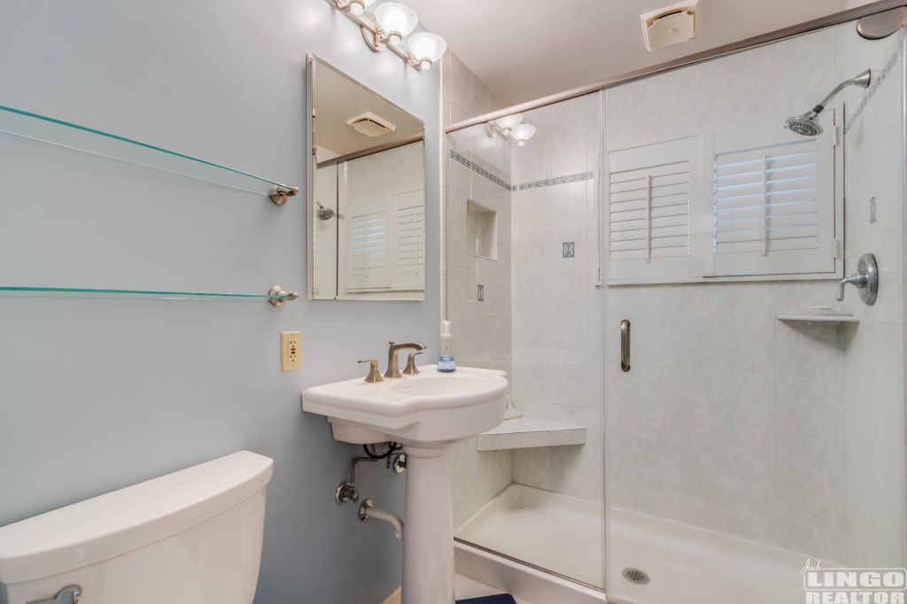 031_img_9287_96 77 OAK AVENUE  Rental Property