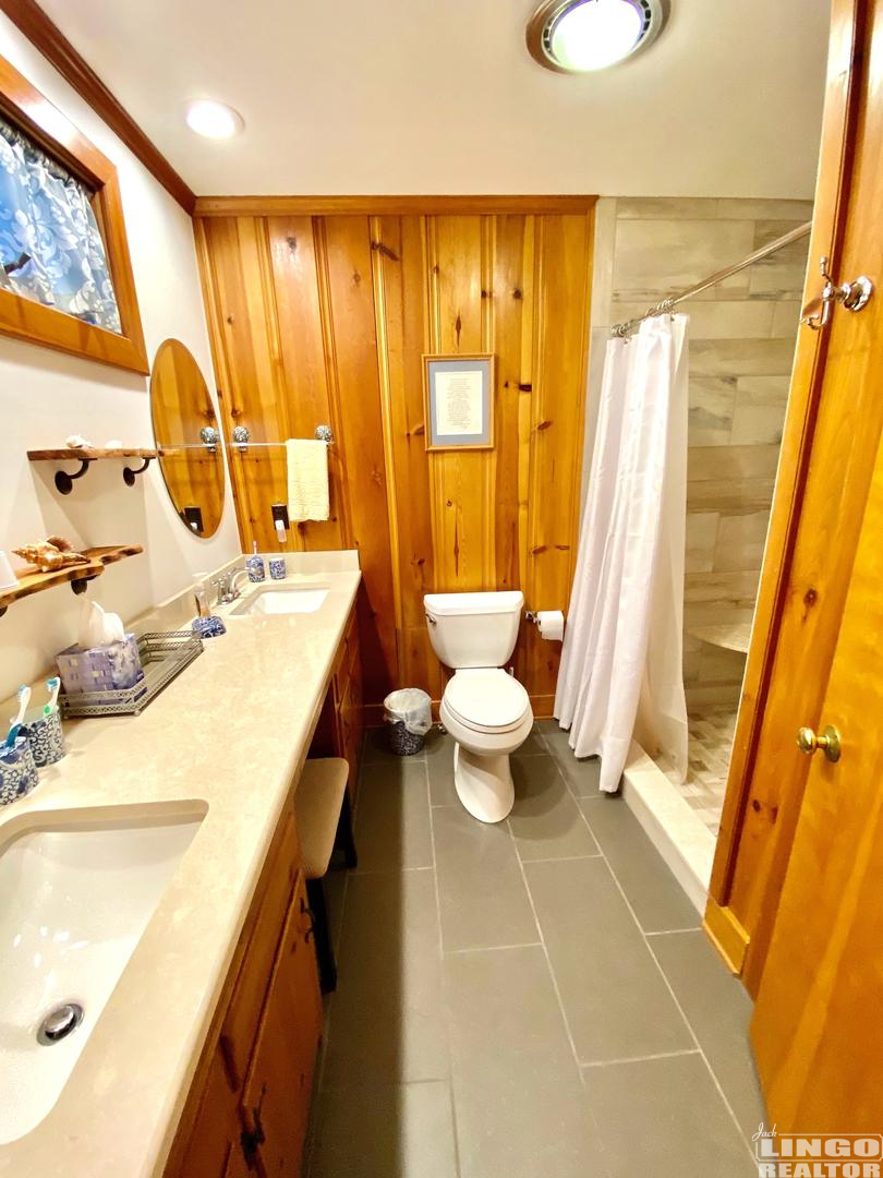 105mastbath 105 PARK AVENUE  Rental Property