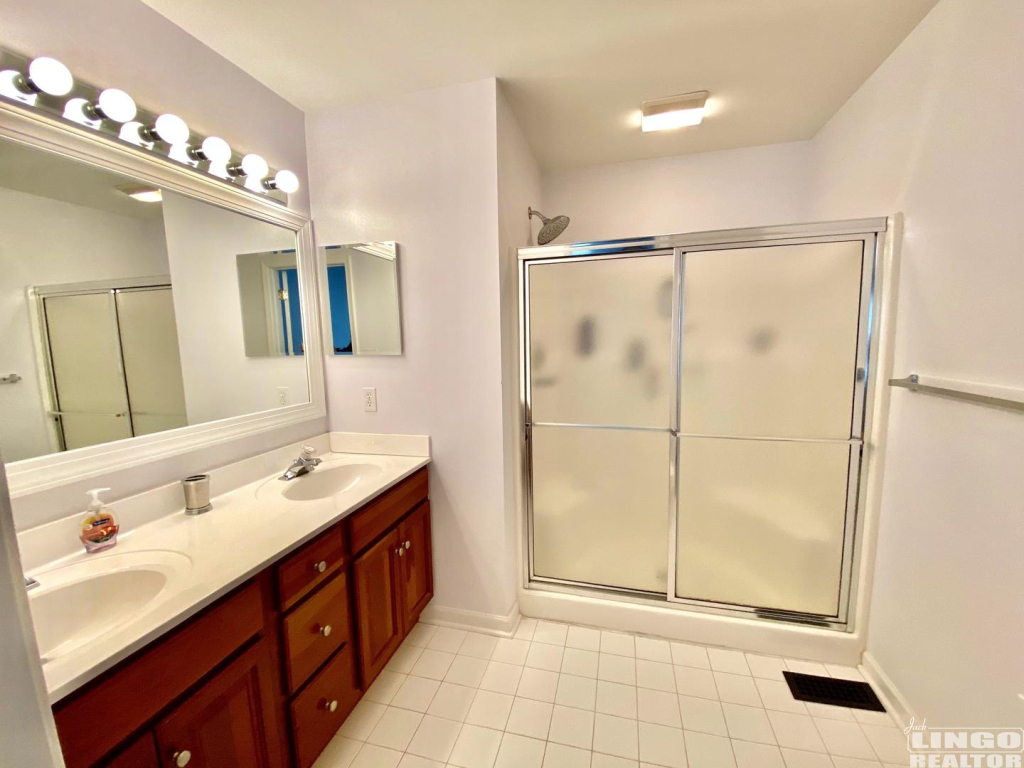 1clmastbath 1 CANAL LANDING COURT  Rental Property