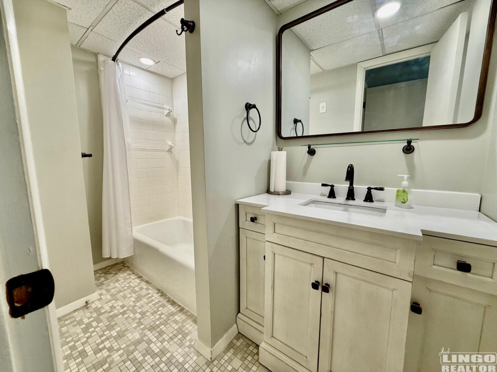 IMG_2043 204 THE CREST  Rental Property