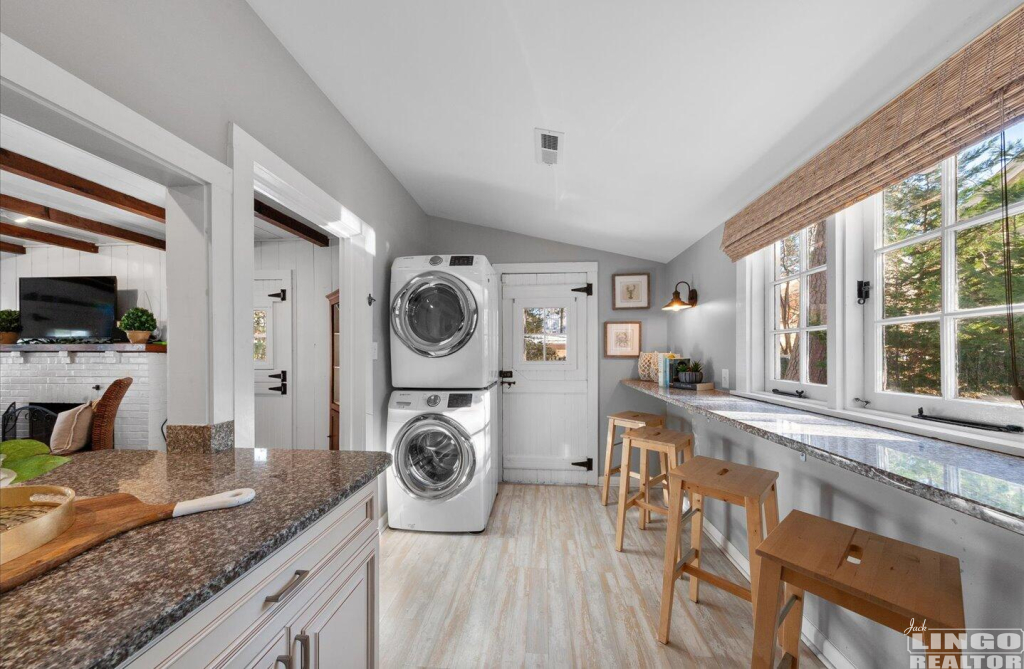 17 54 KENT STREET  Rental Property
