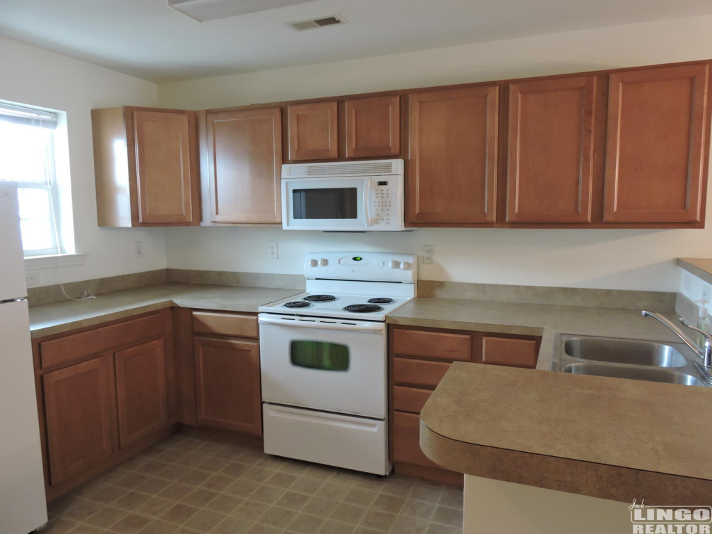 caitlins5103kitchen 5103 CAITLIN'S WAY Rental Property