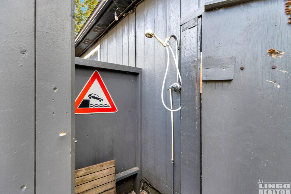 004_img_9204_286 1600 BAYARD AVENUE  Rental Property