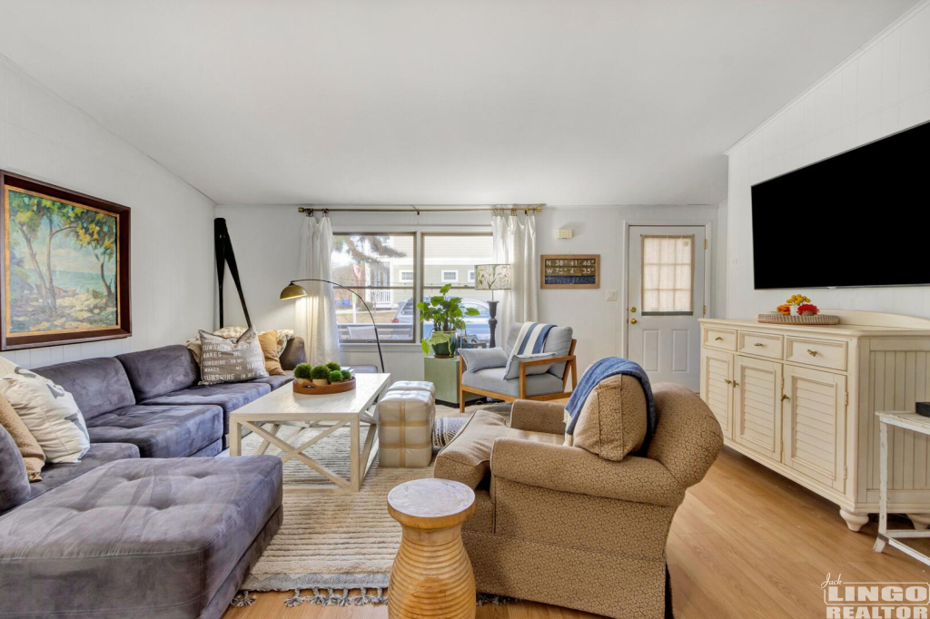 009_img_9219_370 1600 BAYARD AVENUE  Rental Property