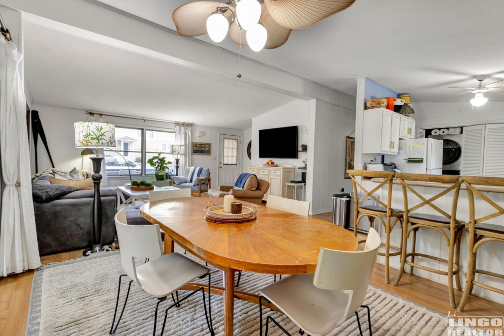 012_img_9228_562 1600 BAYARD AVENUE  Rental Property