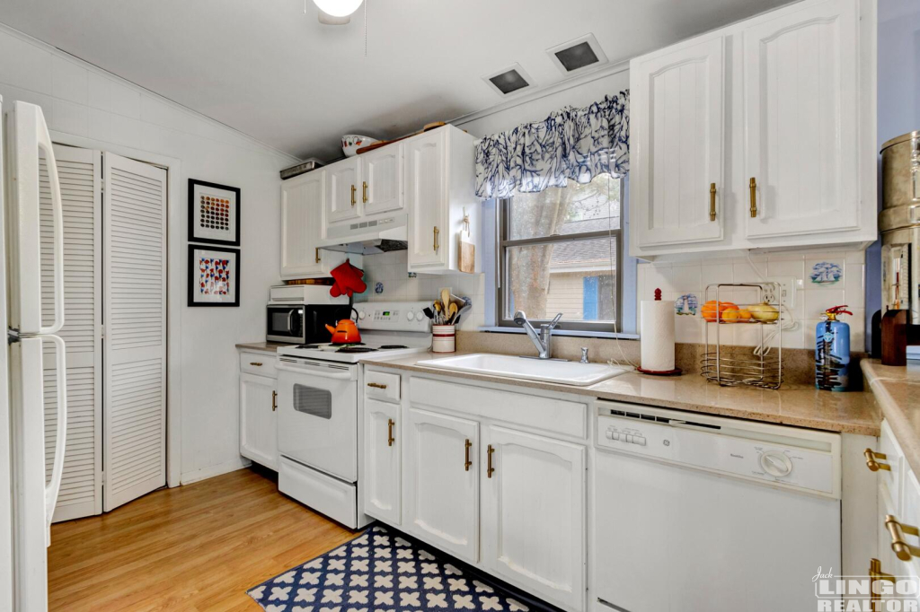 014_img_9234_946 1600 BAYARD AVENUE  Rental Property