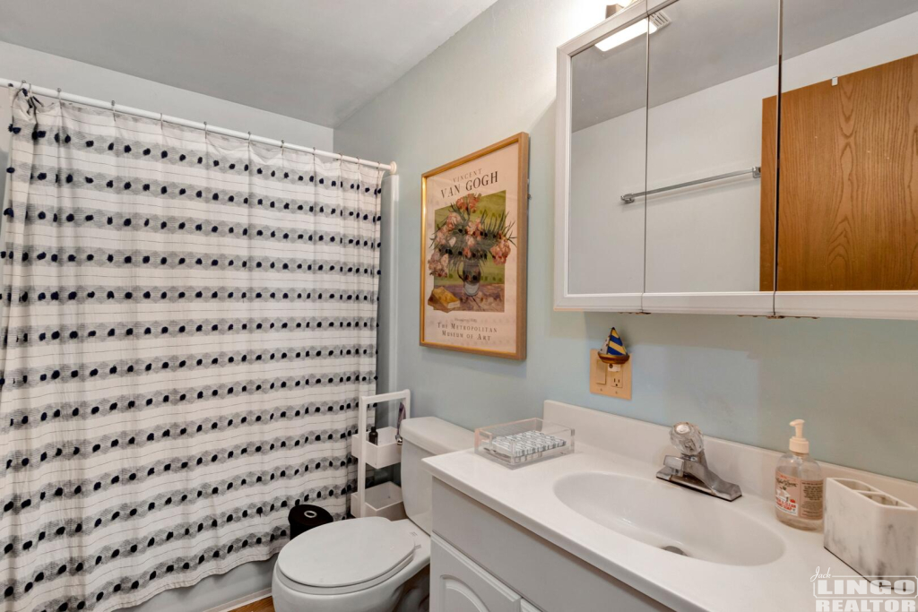 017_img_9243_723 1600 BAYARD AVENUE  Rental Property