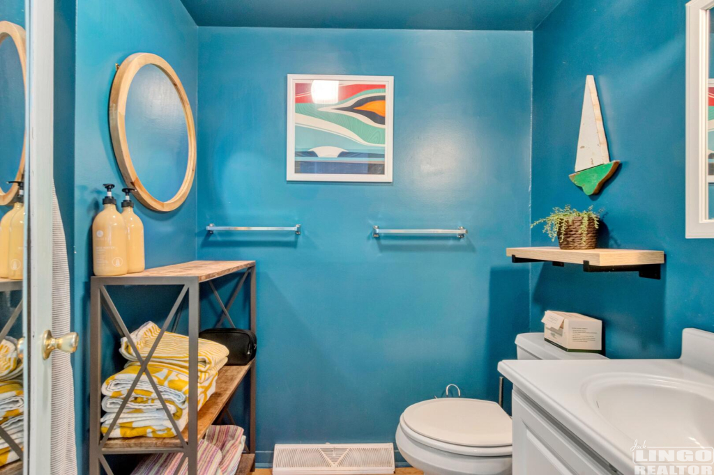 025_img_9267_818 1600 BAYARD AVENUE  Rental Property