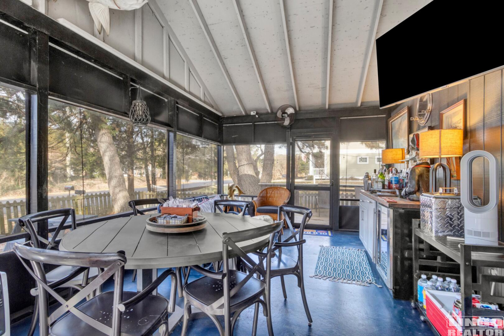 027_img_9273_799 1600 BAYARD AVENUE  Rental Property