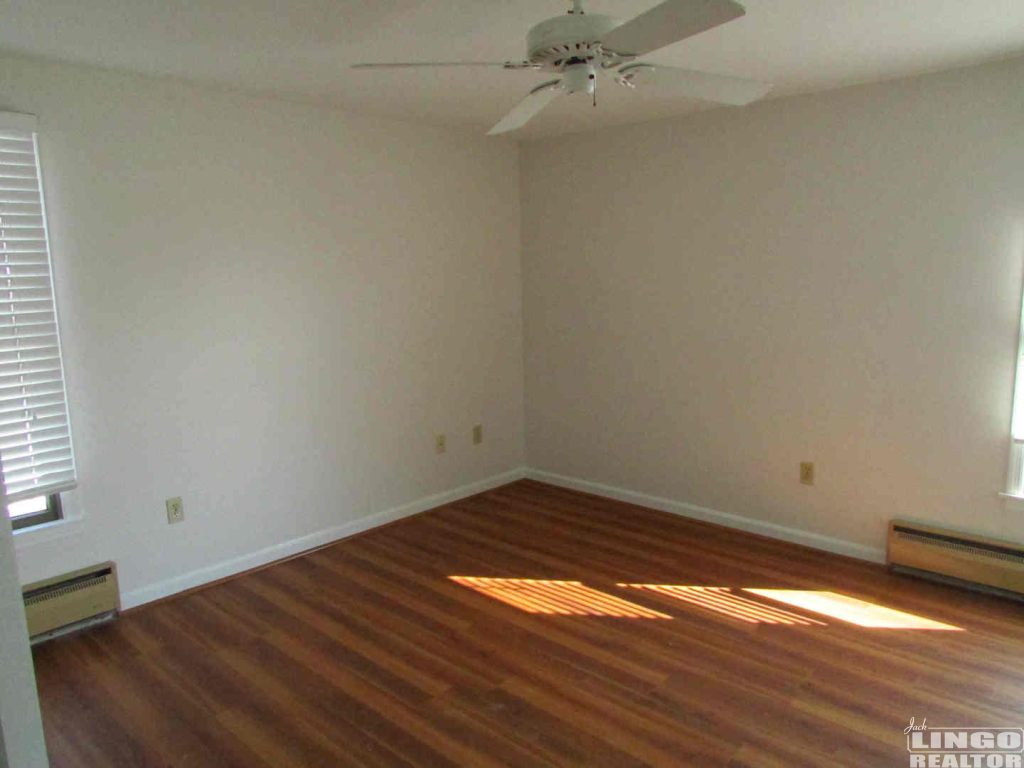 master_bedroom_1 37942 Roosevelt Ave Rental Property