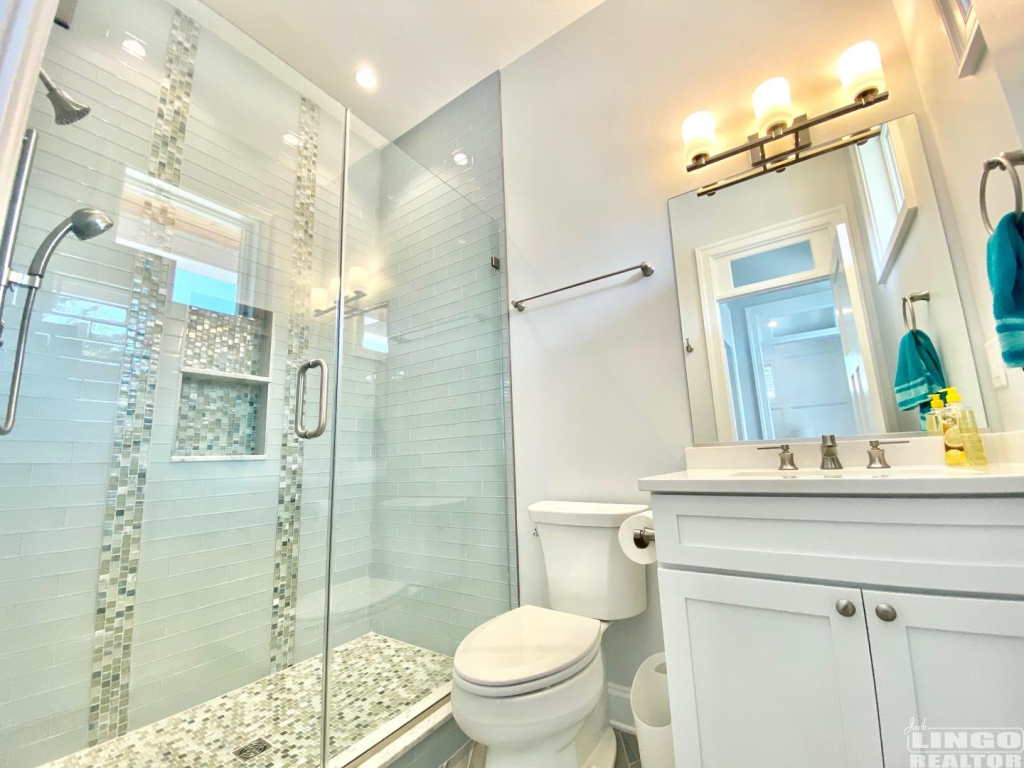303bath1 303 SCARBOROUGH AVENUE  Rental Property