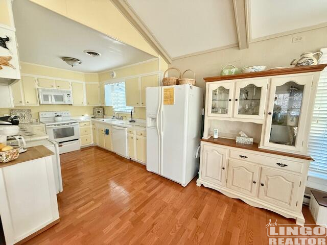 IMG_4280 333 COUNTRY CLUB DRIVE  Rental Property