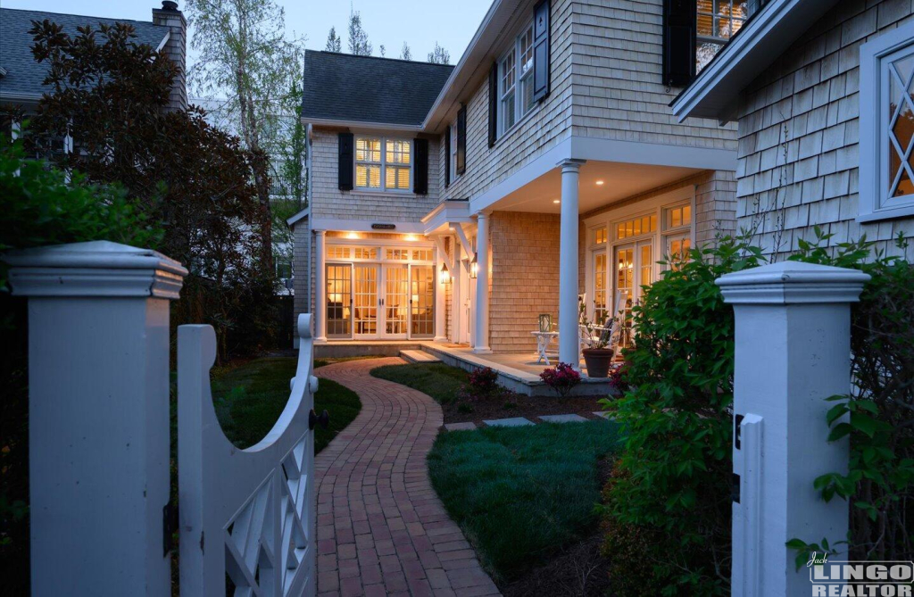 4 92 SUSSEX STREET (REAR HOUSE)  Rental Property