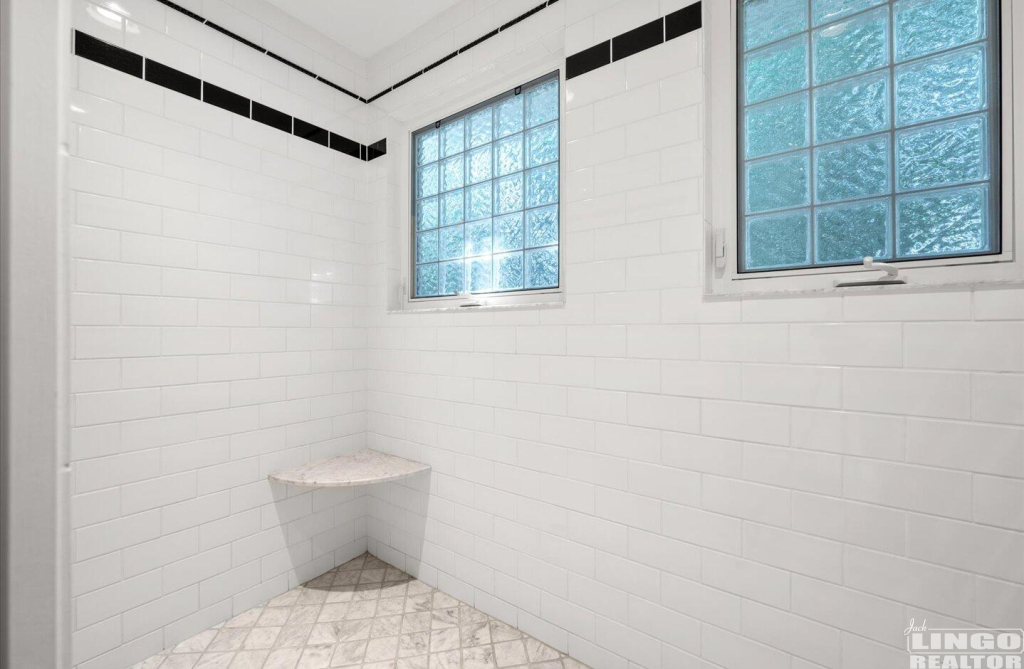 61 92 SUSSEX STREET (REAR HOUSE)  Rental Property
