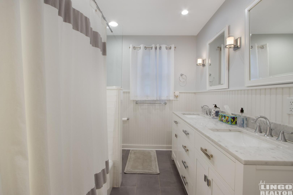 img_9833 38 ROLLING ROAD  Rental Property