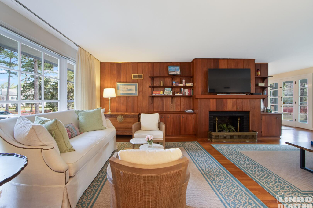 img_9842 38 ROLLING ROAD  Rental Property